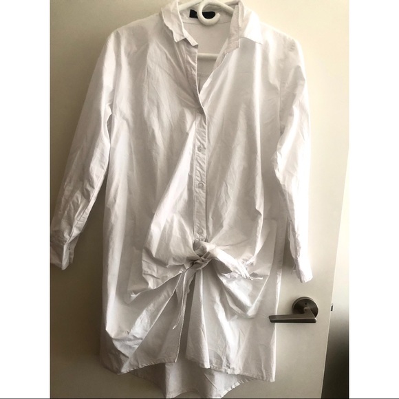2/$50 Mosaic White long-sleeved button-down top - Picture 1 of 2